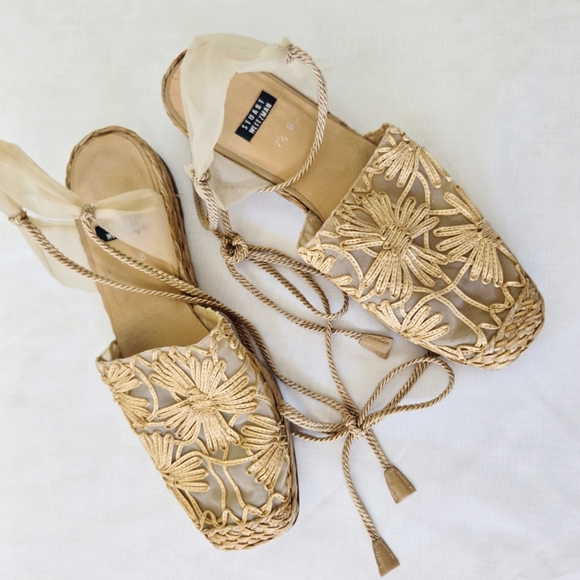 Vintage Stuart Weitzman Raffia Floral Espadrilles - Picture 14 of 14